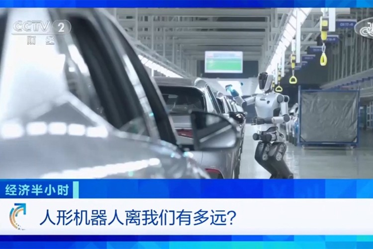 中央电视台《经济半小时》栏目对星空电竞机器人的专题报道